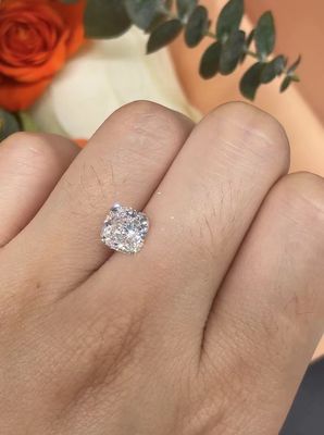 كوشن شكل مختبر تم إنشاؤه الماس الأبيض الحجم الكبير 4ct+ E اللون VS1 وضوح معتمد IGI