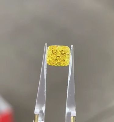 الماس الأصفر المصنوع من مختبر الأشعاع HPHT نضج 10 موهز فانسي أحمر مشرق VVS2 0.52ct