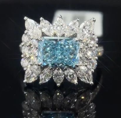 2.20ct حلقة الماس الزرقاء المصنعة في المختبر مع إعداد النمط المحيط للوقت الخاص